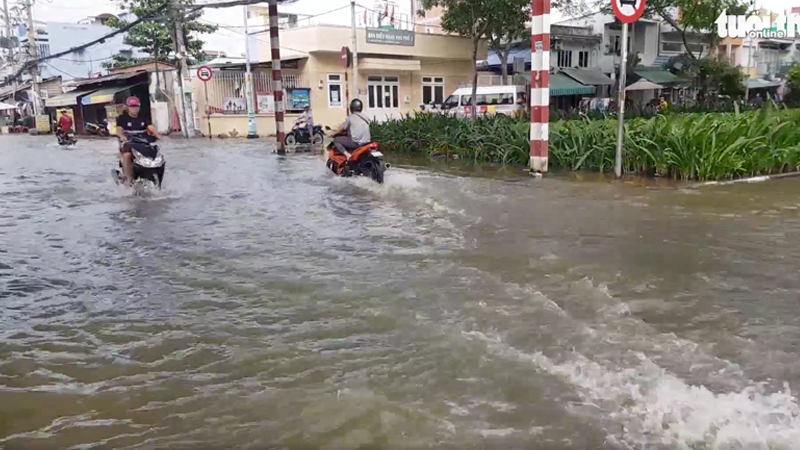 Hôm nay triều cường đạt đỉnh 1,68m ở TP.HCM gây ngập nhiều tuyến đường Hôm nay triều cường đạt đỉnh 1,68m ở TP.HCM gây ngập nhiều tuyến đường