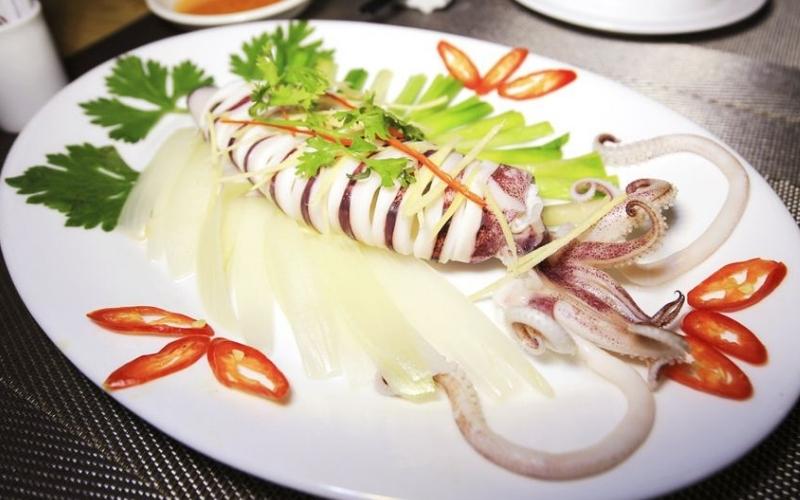 How to make steamed squid with ginger delicious rice, warm stomach on rainy day