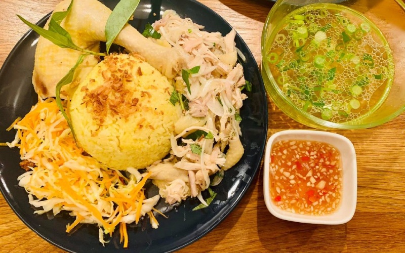 How to make chicken rice at home, the rice grains are fragrant and the chicken is soft and sweet, the skin is golden