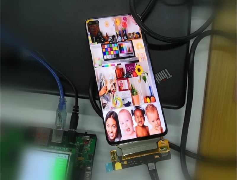 Hình ảnh rò rỉ trước đó cho thấy Honor V30 Pro sẽ có phần 'đục lỗ' trên màn hình lớn hơn đế chứa camera kép