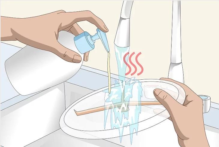 9 lưu ý để vệ sinh lò vi sóng đúng cách, đủ bước, sạch sẽ > Vệ sinh đĩa xoay 