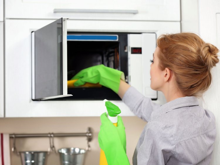 9 lưu ý để vệ sinh lò vi sóng đúng cách, đủ bước, sạch sẽ > Vệ sinh định kỳ 1 tháng 1 lần