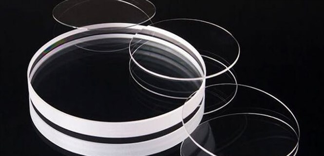 Mặt kính sapphire đồng hồ có thể bị trầy không? Có đánh bóng lại được hay không?