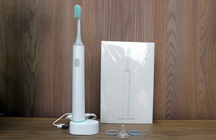 Trên tay bàn chải đánh răng điện Mi Electric Toothbrush của Xiaomi > Thân máy bàn chải đánh răng điện xiaomi