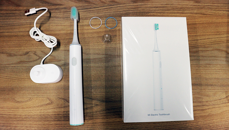Trên tay bàn chải đánh răng điện Mi Electric Toothbrush của Xiaomi > Mở hộp bàn chải đánh răng điện xiaomi