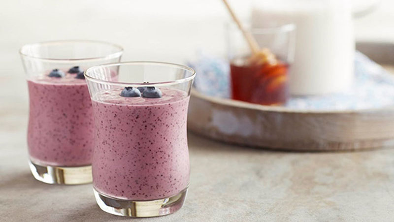 How to make fresh, fatty and cool blueberry smoothie at home