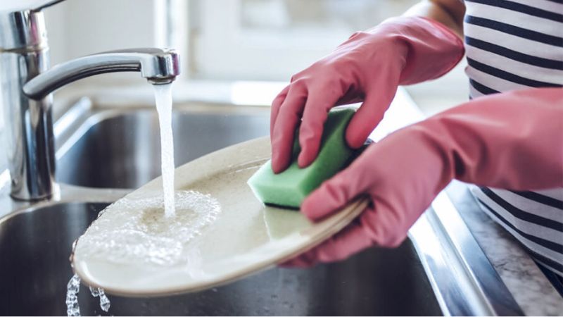 Cách chọn nước rửa chén không hại da tay