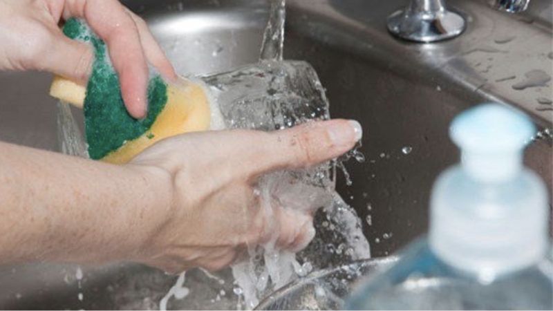 Nước rửa chén bằng tay