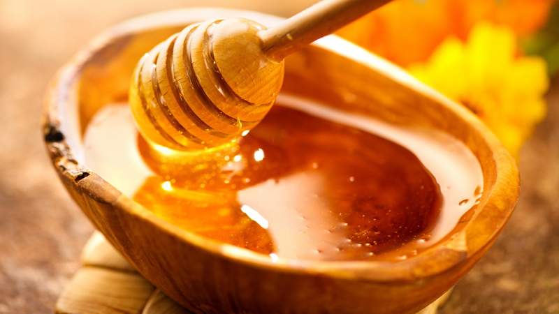 Tác dụng chống viêm của mật ong giúp giảm sẹo lồi