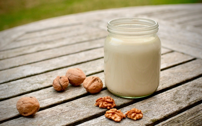 How to make delicious walnut milk at home for the whole family