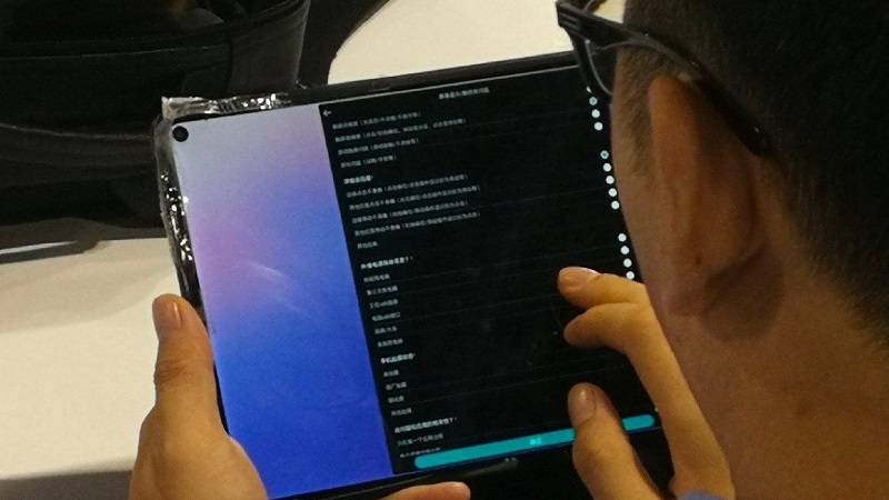 Huawei Mediapad M7 lộ ảnh thực tế với màn hình đục lỗ và camera kép