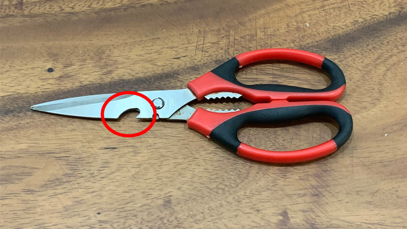 Cách khui bia bằng kéo Cách khui bia bằng kéo