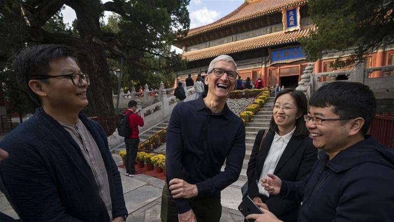 CEO Tim Cook của Apple đã được bổ nhiệm vào vị trí Chủ tịch hội đồng cố vấn của trường kinh tế thuộc Đại học Thanh Hoa ở Bắc Kinh, Trung Quốc CEO Tim Cook của Apple đã được bổ nhiệm vào vị trí Chủ tịch hội đồng cố vấn của trường kinh tế thuộc Đại học Thanh Hoa ở Bắc Kinh, Trung Quốc