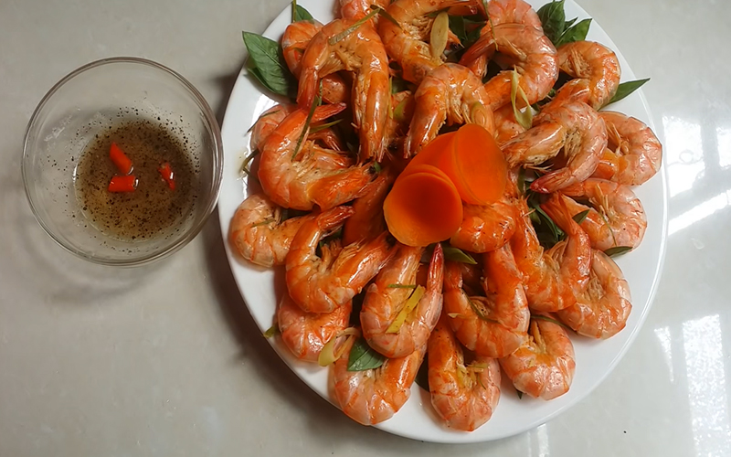 Cách làm tôm hấp sả thơm nứt mũi, thịt ngon ngọt