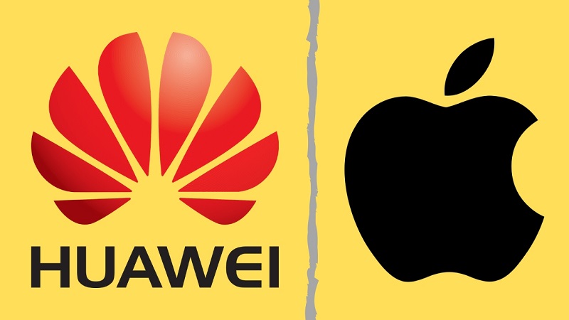 Chủ tịch Huawei bị bắt gặp sử dụng thiết bị của đối thủ cạnh tranh tại cổng an ninh sân bay