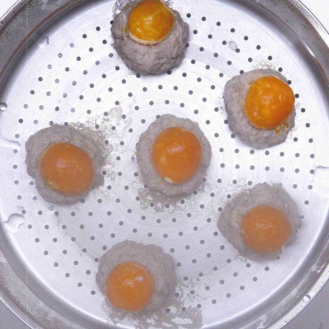 Bước 3 Hấp xíu mại trứng muối Xíu mại trứng muối