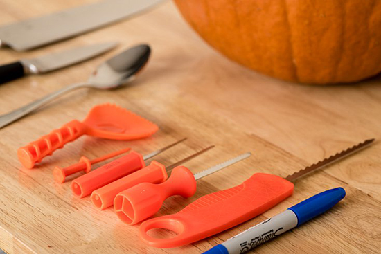 Cách làm lồng đèn bí đỏ trang trí ngôi nhà ngày Halloween Cách làm lồng đèn bí đỏ trang trí ngôi nhà ngày Halloween