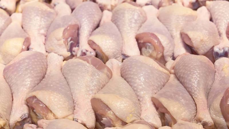 Tại sao thịt gà nhập từ Mỹ và Brazil về Việt Nam nhưng giá chưa tới 20.000đ/kg?