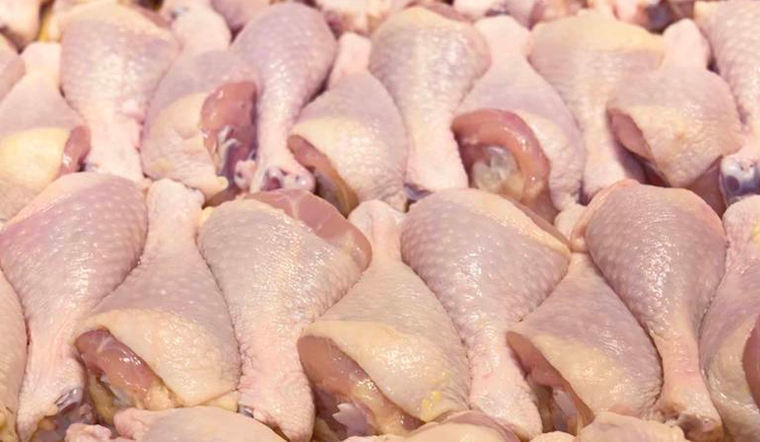 Tại sao thịt gà nhập từ Mỹ và Brazil về Việt Nam nhưng giá chưa tới 20.000đ/kg?