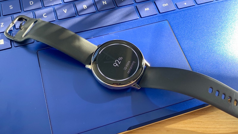 Tính năng Samsung PowerShare cho phép Galaxy Book Flex và Ion có thể sạc không dây cho các thiết bị khác qua bàn di chuột