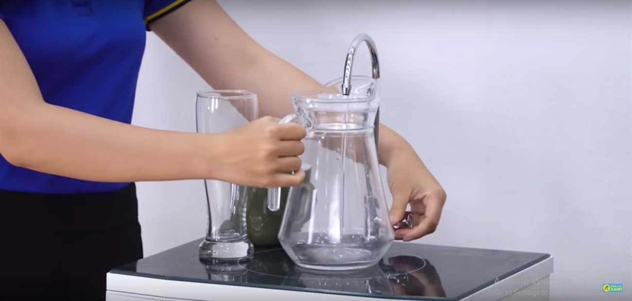 Tránh đặt các vật dụng, nhất là những vật nặng lên nóc máy lọc nước