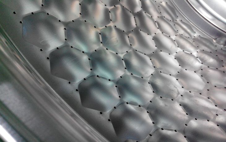 Lồng giặt tổ ong (Honeycomb Crystal Drum) Máy giặt TCL của nước nào? Có tốt không có nên mua không > Lồng giặt tổ ong (Honeycomb Crystal Drum)