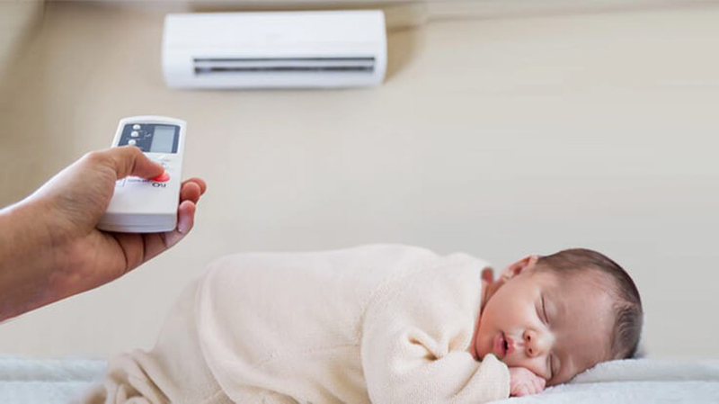 Có nên cho bé nằm trong phòng điều hoà khi bị sốt? Có nên cho bé nằm trong phòng điều hoà khi bị sốt?