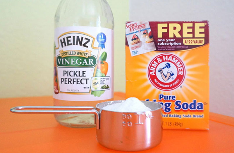 Sử dụng baking soda và giấm