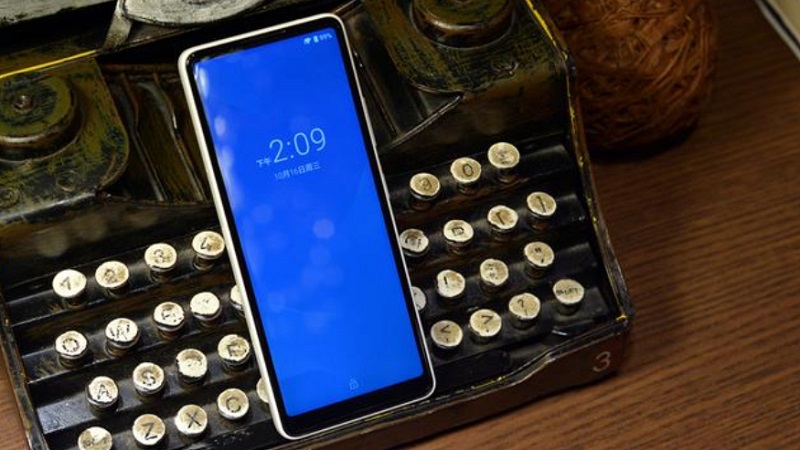 Xiaomi ra mắt QIN AI Assistant Pro: Màn hình 22.5:9, thiết kế giống Pixel 2, hỗ trợ sạc nhanh