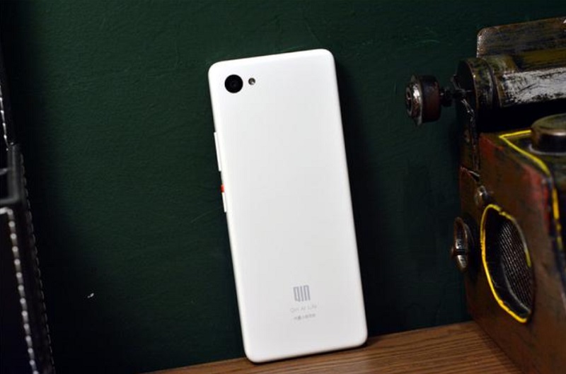 Xiaomi ra mắt QIN AI Assistant Pro: Màn hình 22.5:9, thiết kế giống Pixel 2, hỗ trợ sạc nhanh
