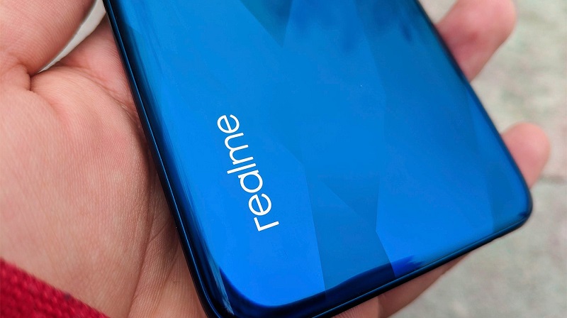 Realme 6 vừa lộ ảnh thực tế với ‘một nốt ruồi giữa trán’, tích hợp 5 camera sau nhưng giá chỉ hơn 3 triệu đồng Realme 6 vừa lộ ảnh thực tế với ‘một nốt ruồi giữa trán’, tích hợp 5 camera sau nhưng giá chỉ hơn 3 triệu đồng