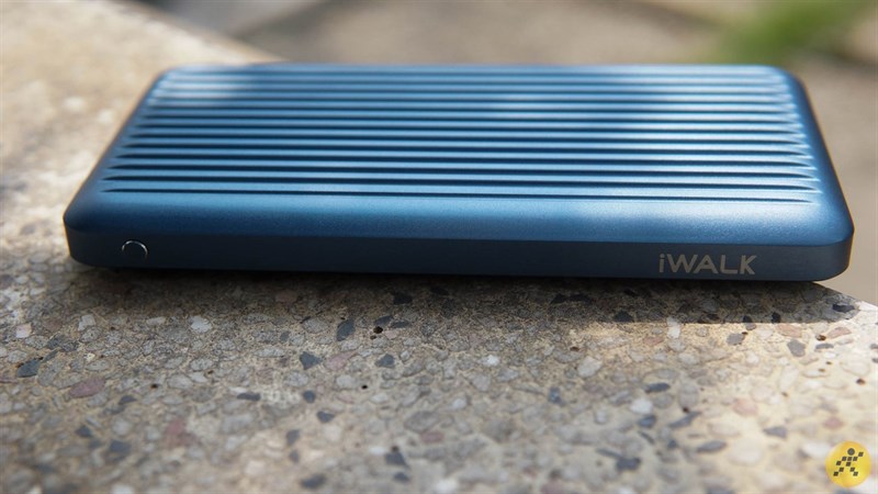 Trên tay pin sạc dự phòng iWALK