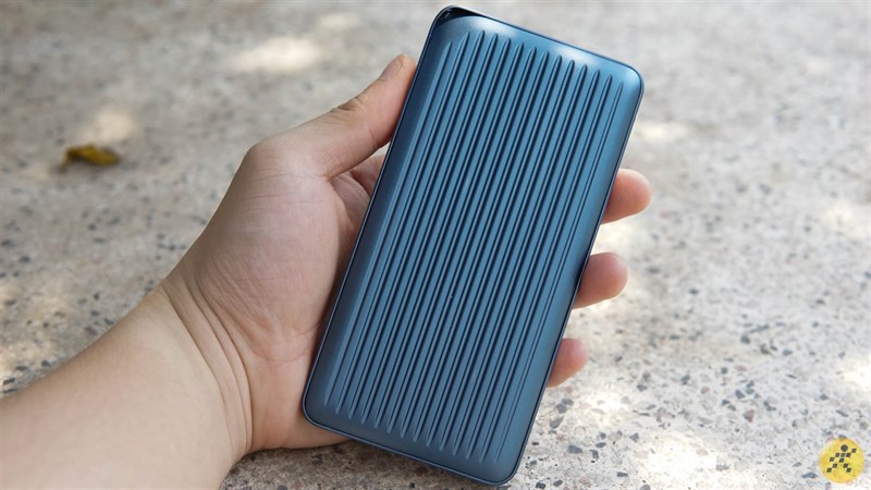 Trên tay pin sạc dự phòng iWALK