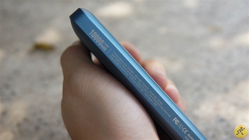 Trên tay pin sạc dự phòng iWALK