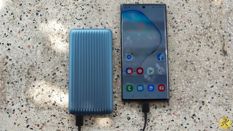 Trên tay pin sạc dự phòng iWALK