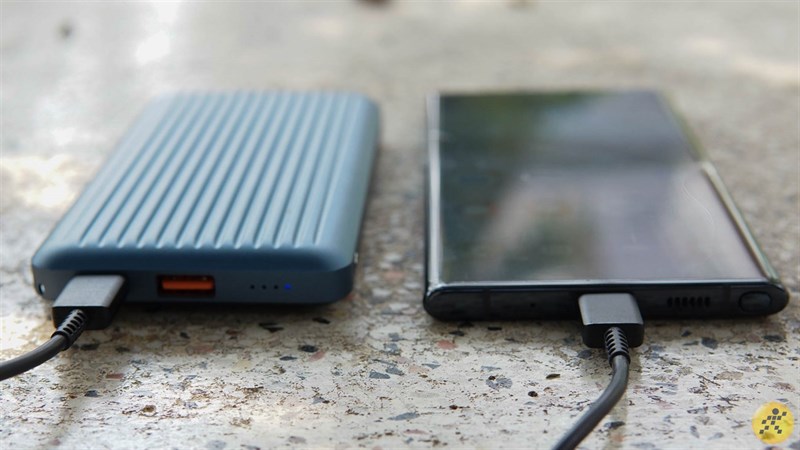 Trên tay pin sạc dự phòng iWALK