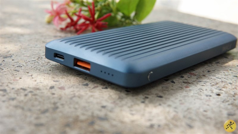 Trên tay pin sạc dự phòng iWALK