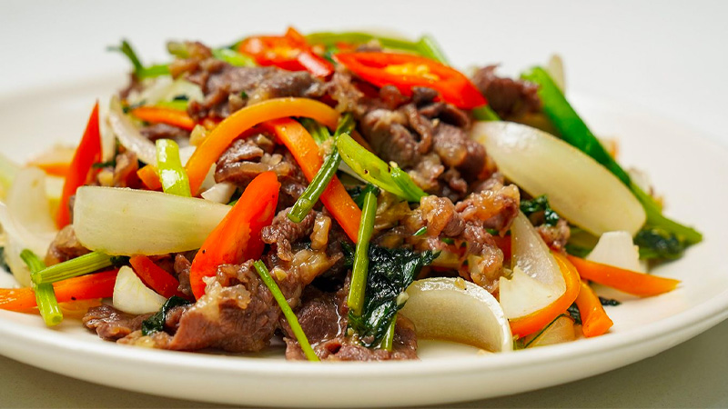 Thịt Bò Xào Hành Cần - Một Món Ăn Đặc Trưng của Việt Nam