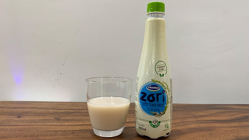 Bạn có thể tìm mua sản phẩm sữa gạo rang ít đường Vinamilk Zori tại các cửa hàng sữa