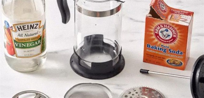 Cách loại bỏ vết cà phê, trà trên bình, ấm đun cực đơn giản