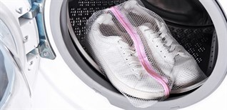 Mẹo giặt giày trắng sạch đơn giản bằng máy giặt