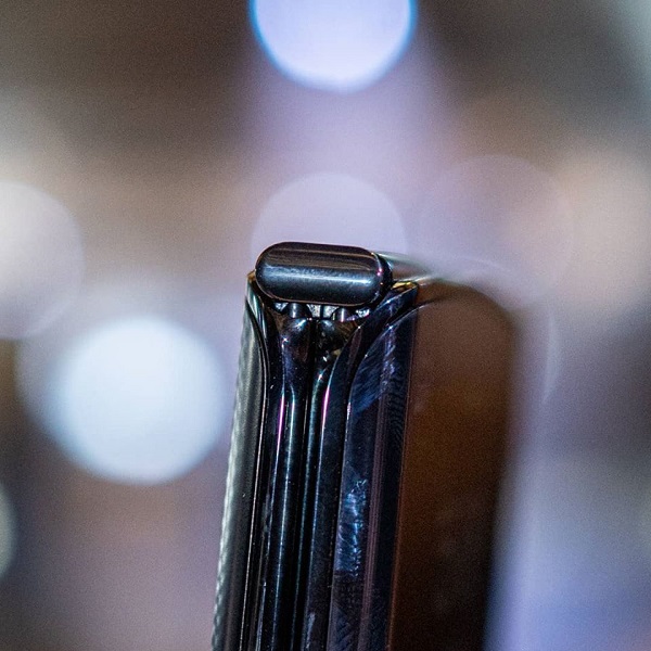 Thiết kế phần bản lề gập của Razr 2019 Thiết kế phần bản lề gập của Razr 2019