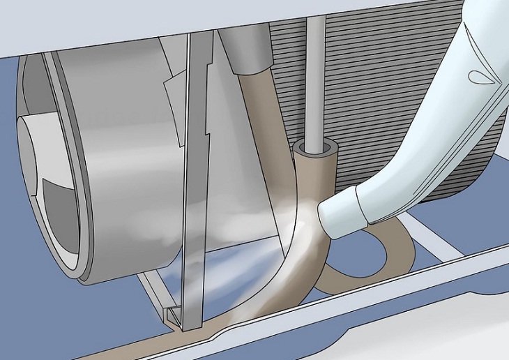 Bước 5: Hút bụi ống xoắn ngưng tụ ở phía sau tủ lạnh 2 lần 1 năm