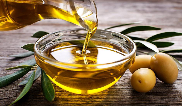 Cách tẩy trang bằng dầu olive hiệu qủa không kém mỹ phẩm cao cấp Cách tẩy trang bằng dầu olive hiệu qủa không kém mỹ phẩm cao cấp