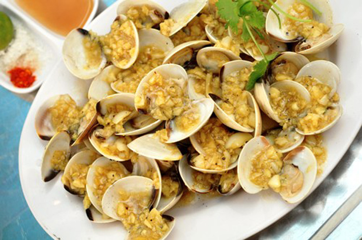 Bước 3 Trình bày thành phẩm Ngao (nghêu) xào bơ tỏi