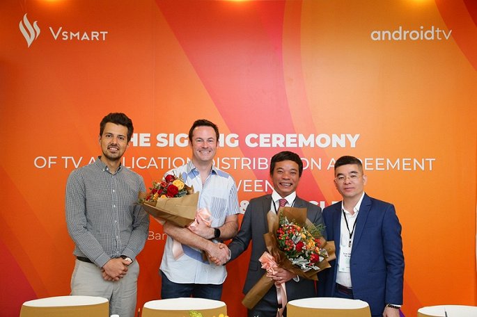 Kí kết hợp tác sản xuất tivi VinSmart