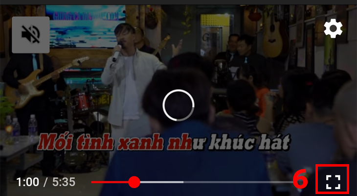 Bạn phóng to màn hình đang phát video kaoraoke