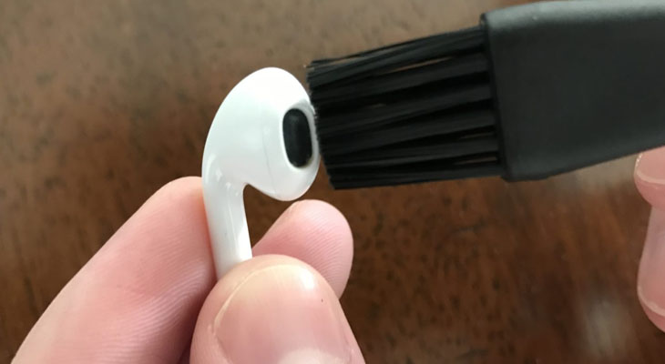 Clean the head of the headphones