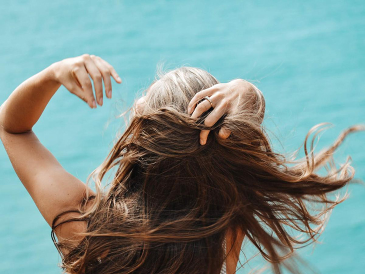 Let your hair dry naturally with the wind 