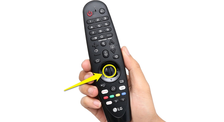 Nhấn và giữ nút chọn trên remote